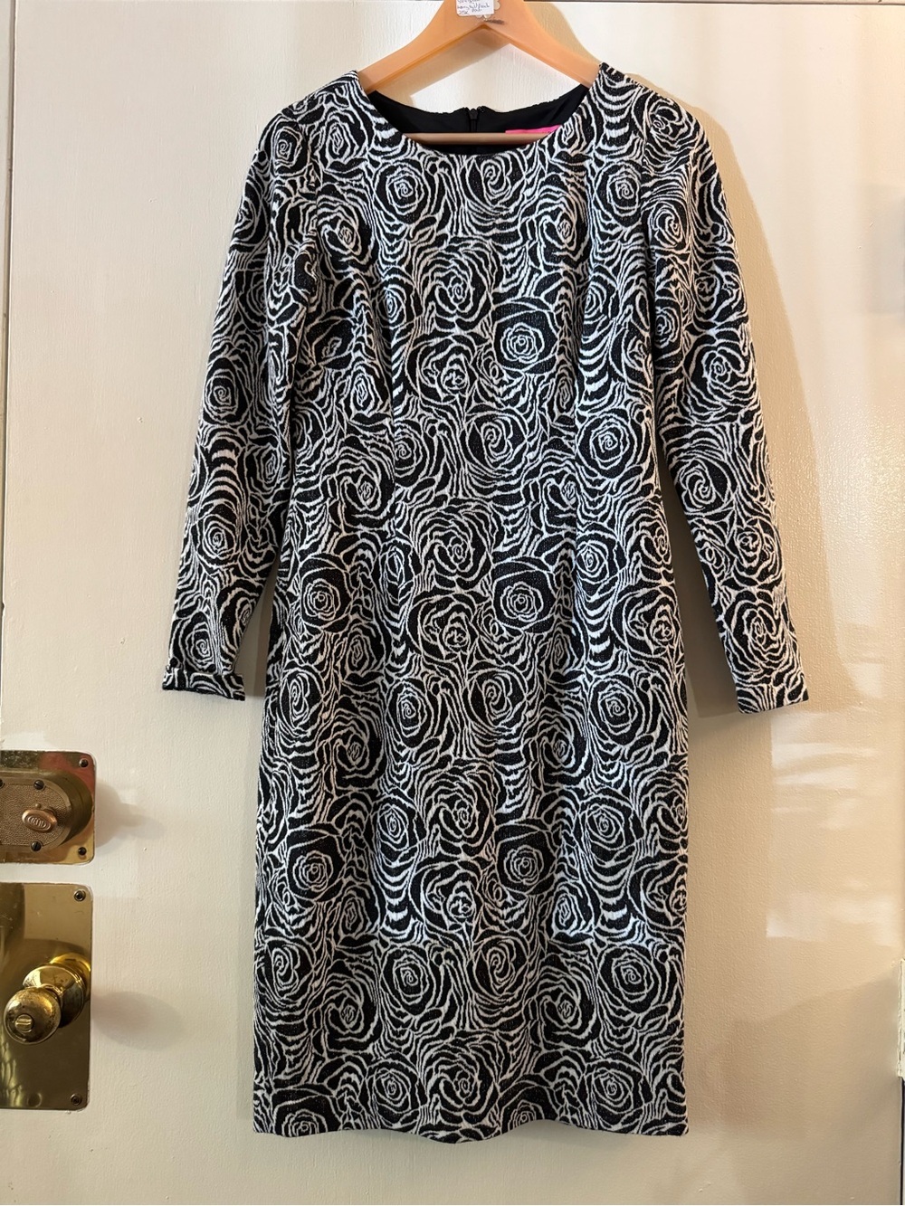 Betsey Johnson Black and White Rose Dress Size 4 Stretch Lined Classic